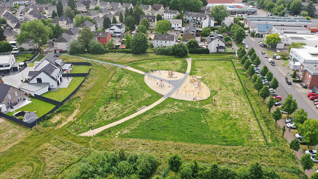 Der Spielplatz an der Zillkeshütte im Neubaugebiet Neuwerk aus der Vogelperspektive.